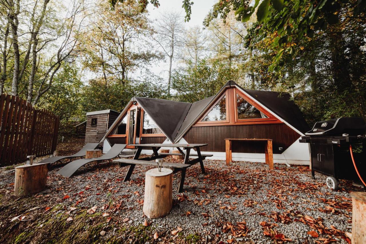 Chalet Tropical Avec Bain A Bulles - In The Woods Gesves Ngoại thất bức ảnh
