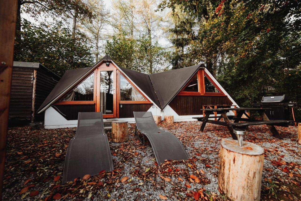 Chalet Tropical Avec Bain A Bulles - In The Woods Gesves Ngoại thất bức ảnh