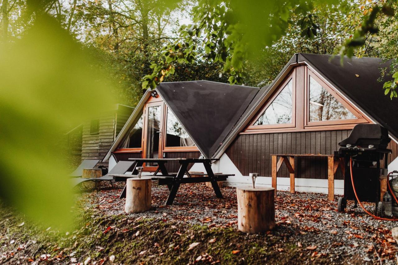 Chalet Tropical Avec Bain A Bulles - In The Woods Gesves Ngoại thất bức ảnh