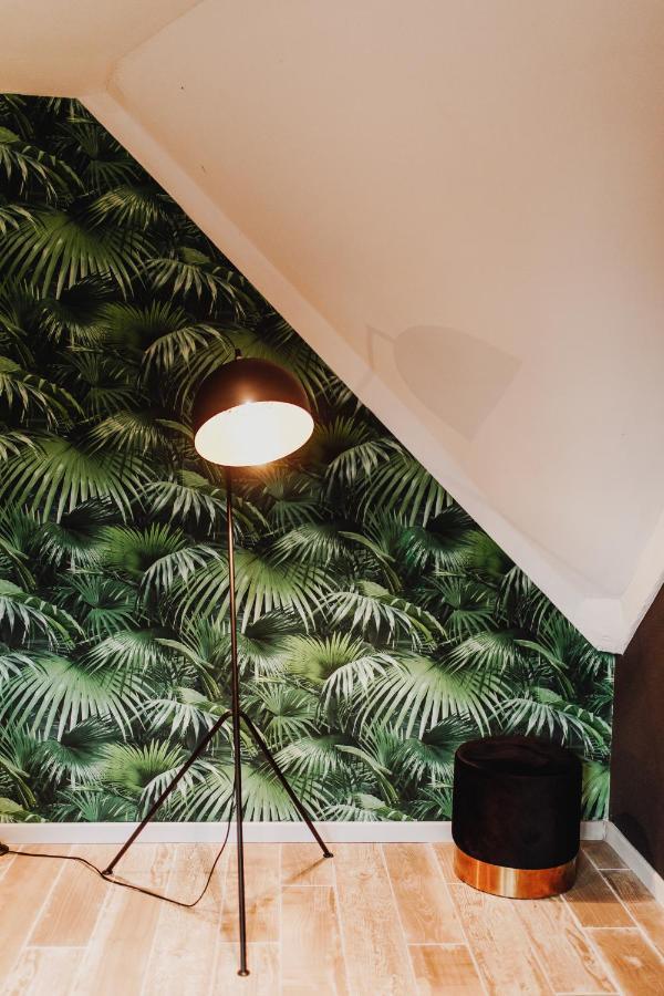 Chalet Tropical Avec Bain A Bulles - In The Woods Gesves Ngoại thất bức ảnh